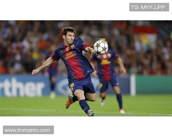 足球球星超高清横屏壁纸，震撼呈现球场英雄风采，尽显运动魅力与激情